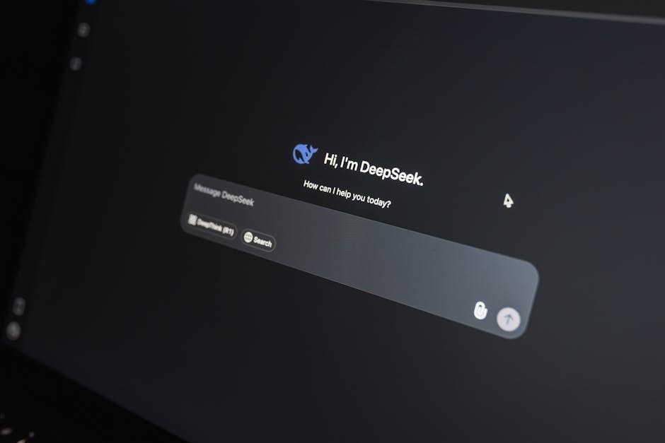 Gros plan de l'interface de chat DeepSeek AI sur un écran d'ordinateur portable en basse lumière.