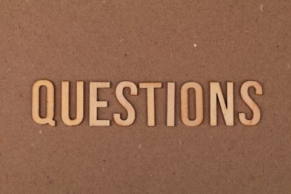 Questions D'orthographe Avec Des Lettres En Bois Sur Du Carton